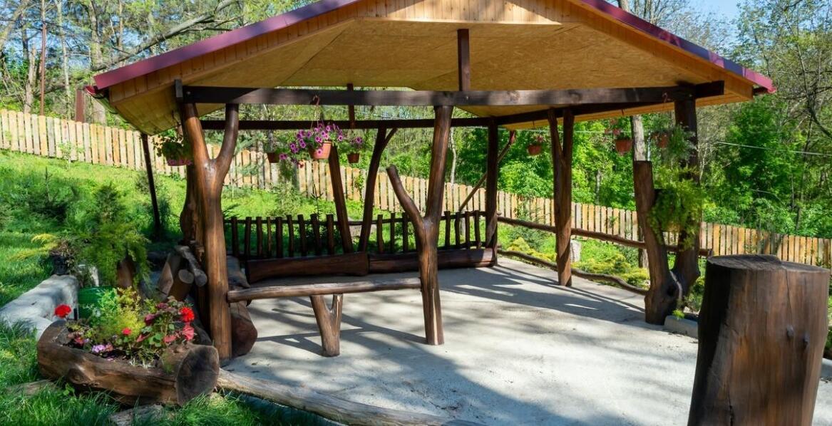 Wybór idealnej pergoli do ogrodu: Przewodnik zakupowy w sklepie ogrodniczym online