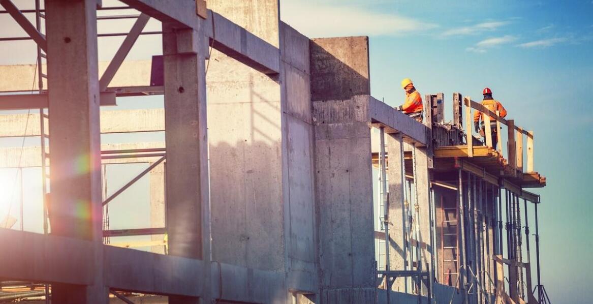 Specyfika dostępnych kontenerów na odpady budowlane a czynniki wpływające na ich wybór