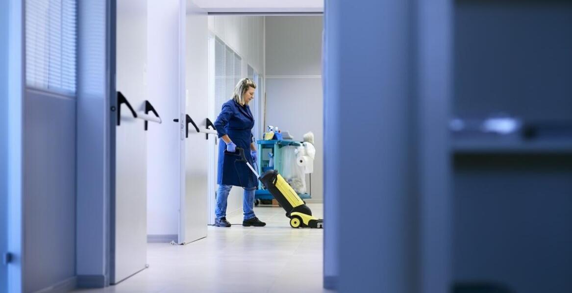 Kompleksowe podejście do sprzątania zakładów przemysłowych – co obejmuje oferta?