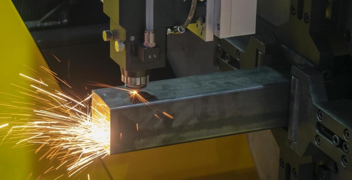 Kluczowe aspekty wdrażania technologii spawania laserowego w produkcji seryjnej