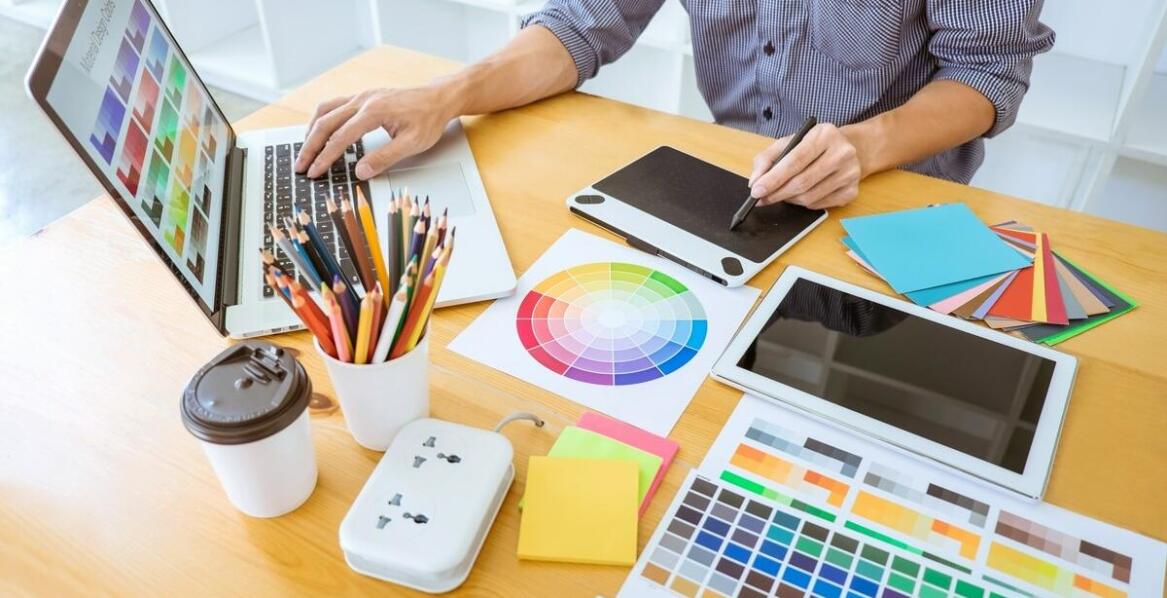 Zastosowanie naklejek w budowaniu rozpoznawalności marki