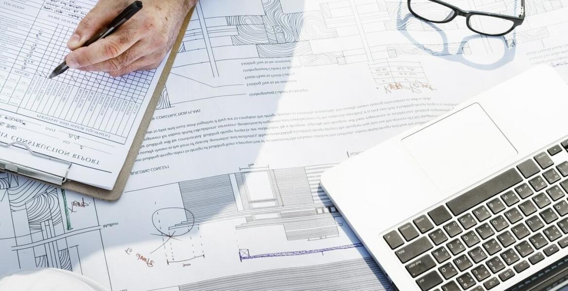 Kosztorysowanie budowy zakładów produkcyjnych: co wpływa na koszty?