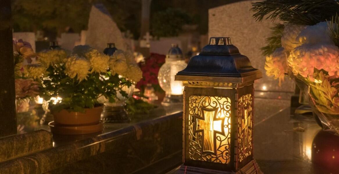 Urny pogrzebowe kompozytowe: jak wpływają na wygląd ceremonii pożegnalnej?