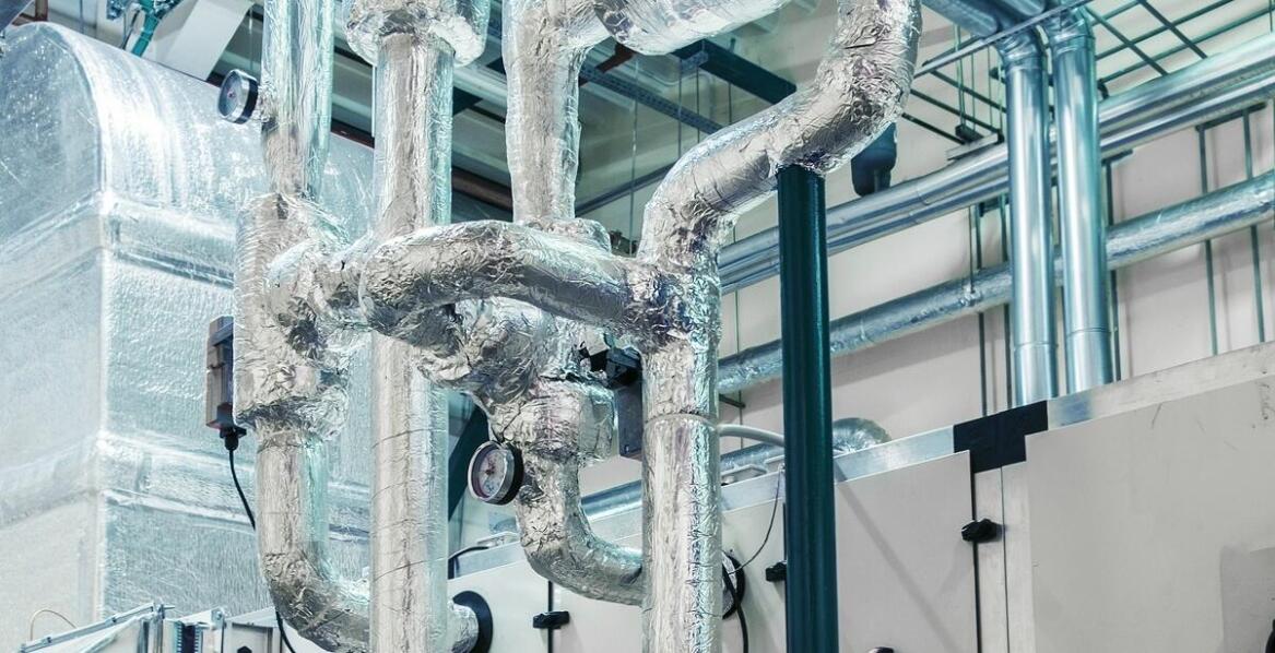 Klimatyzacja z montażem: optymalne rozwiązania dla obiektów produkcyjnych