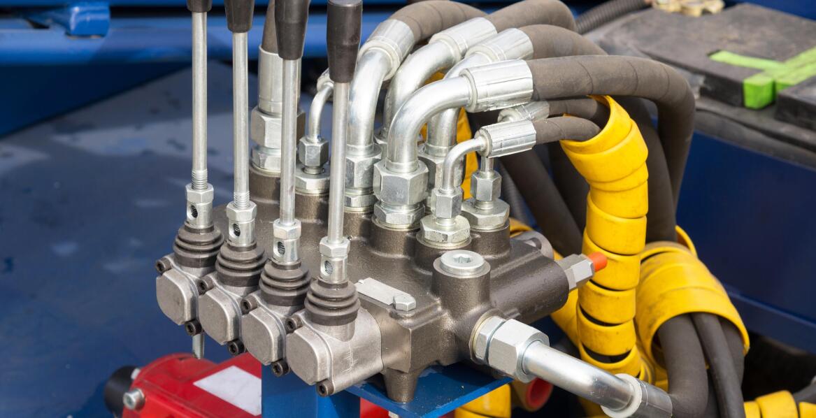 Jak centrum frezarskie przyczynia się do innowacji w hydraulice siłowej?