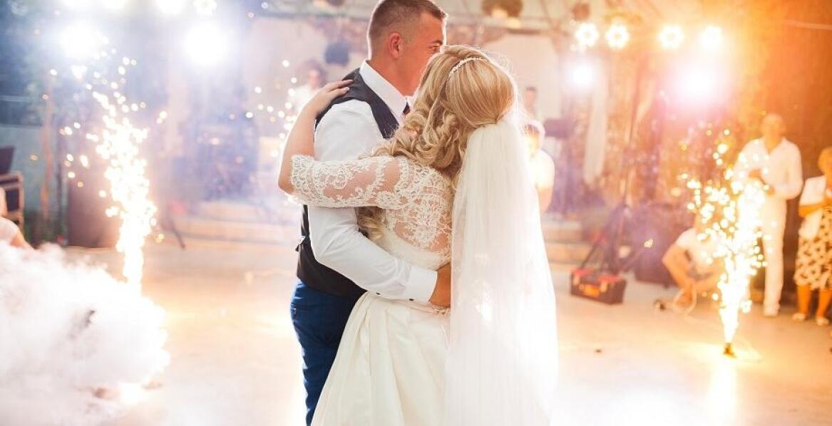 Wybór muzyki na pierwszy taniec - jak dopasować ją do stylu wesela?
