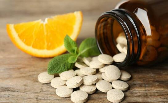 Suplementy diety na jesień i zimę: przegląd najlepszych produktów