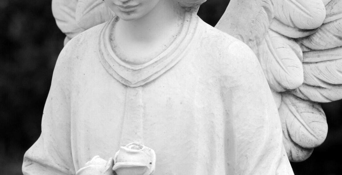 Jakie emocje budzą anioły ceramiczne w odbiorcach?