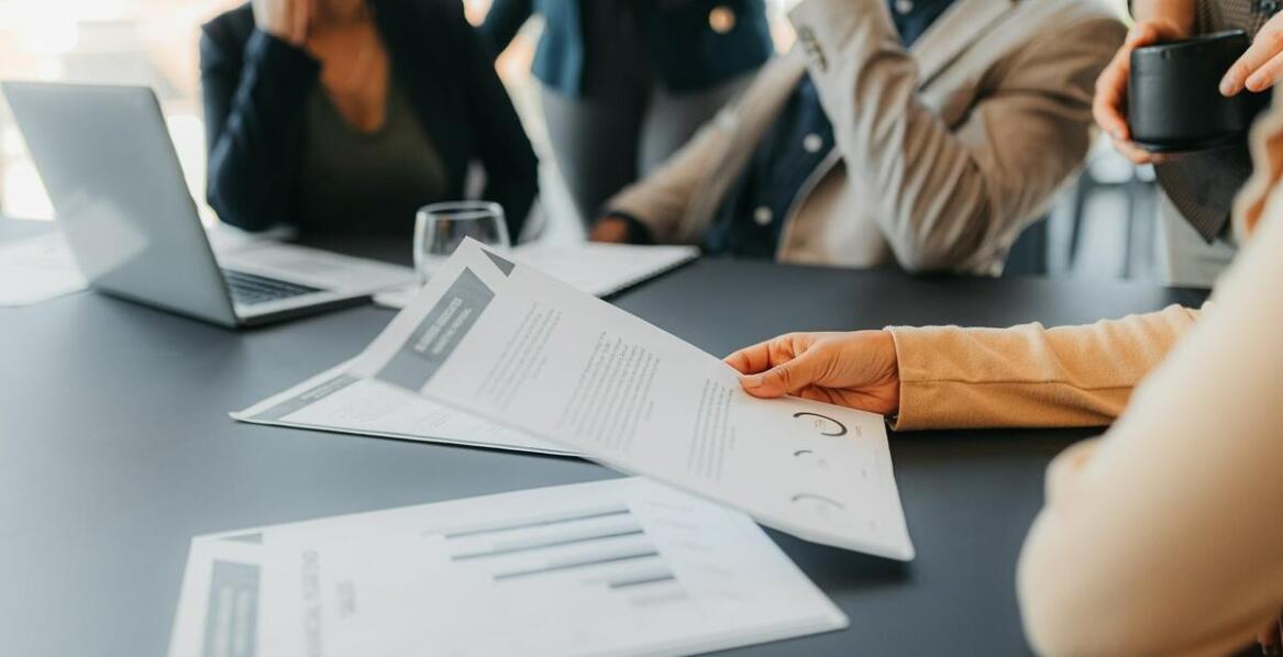 Jakie są kluczowe wymagania normy ISO 9001 dla usługodawców?