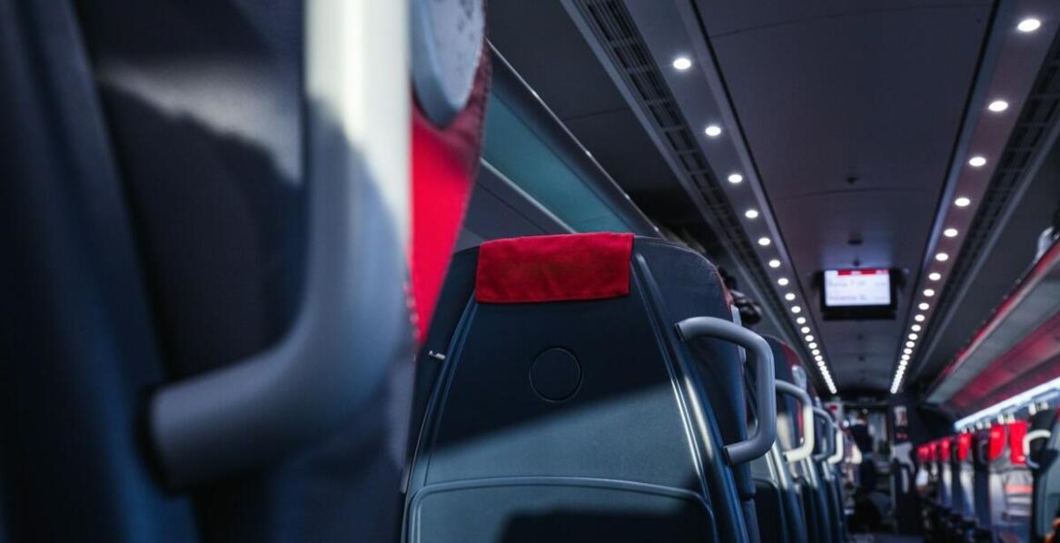 Dlaczego warto zdecydować się na wynajem busa dla mniejszych grup?