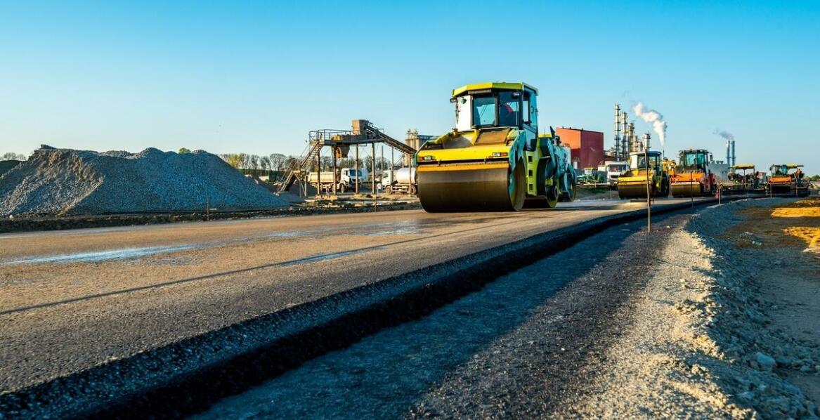 Stabilizacja gruntu w kontekście ochrony infrastruktury miejskiej: jak działają geopolimery?