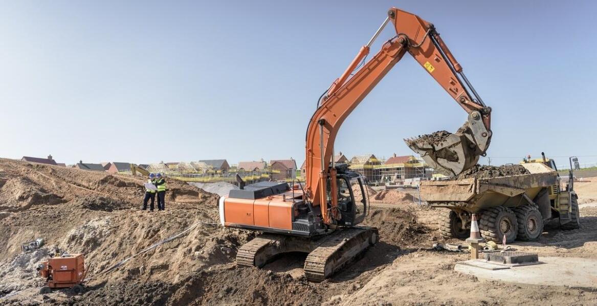 Kopanie fundamentów – jak doświadczenie operatora wpływa na jakość prac?