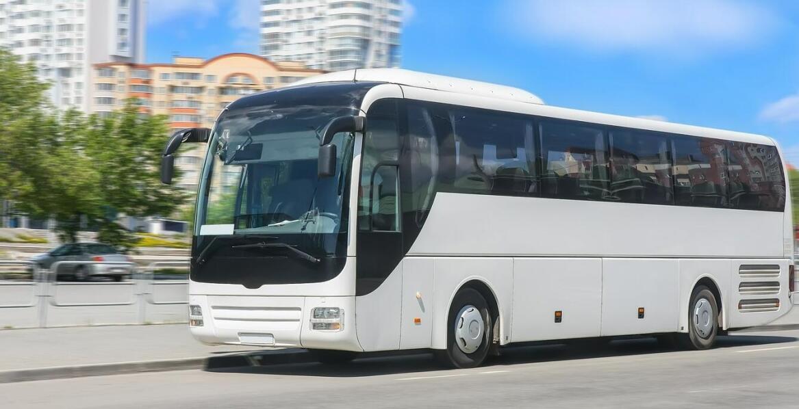 Co obejmuje ubezpieczenie NNW w wynajmie autokarów?