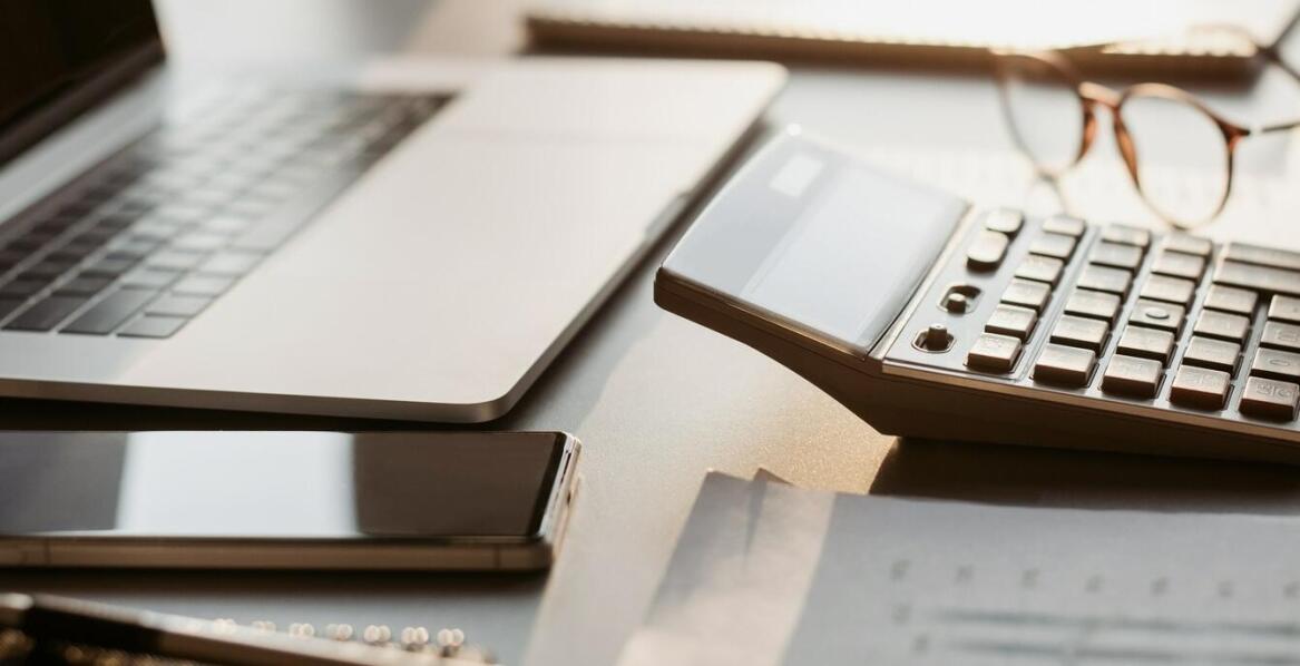 Od czego zależy cena profesjonalnych usług księgowych?