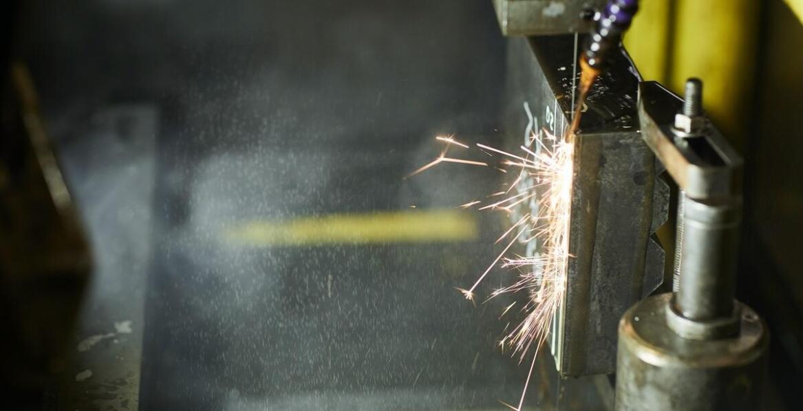 Zastosowanie elektrodrążenia w produkcji matryc i stempli