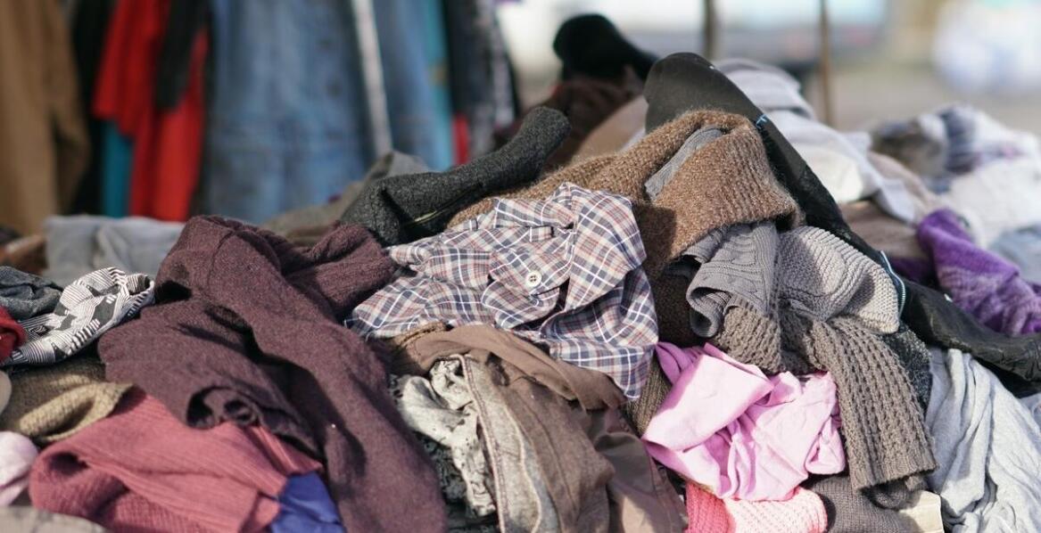 Jakie są najciekawsze znaleziska w białostockich sklepach z odzieżą używaną?