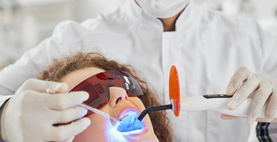 Bonding w stomatologii estetycznej – jak poprawia wygląd zębów?