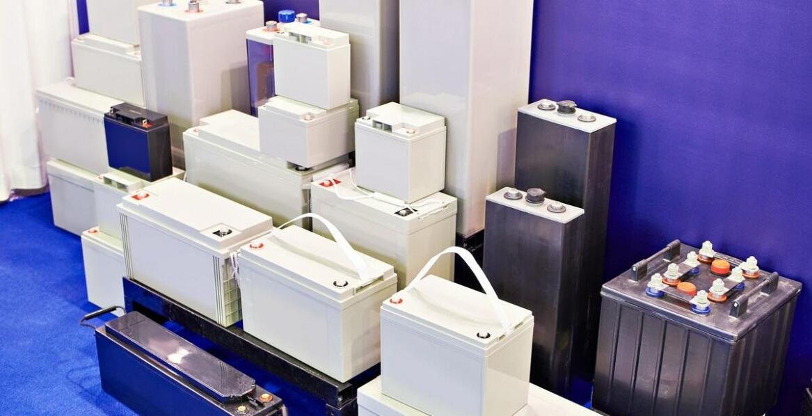 Akumulatory bezobsługowe – dlaczego warto je wybrać do swojego pojazdu?