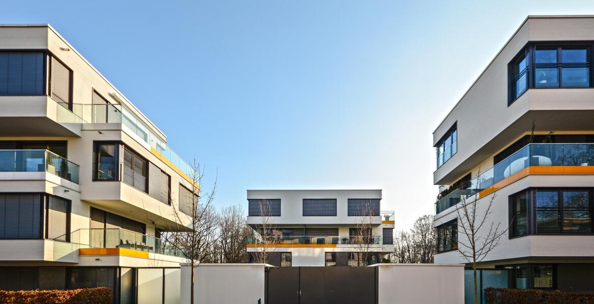 Jak nowoczesna architektura wpływa na komfort życia w apartamentach