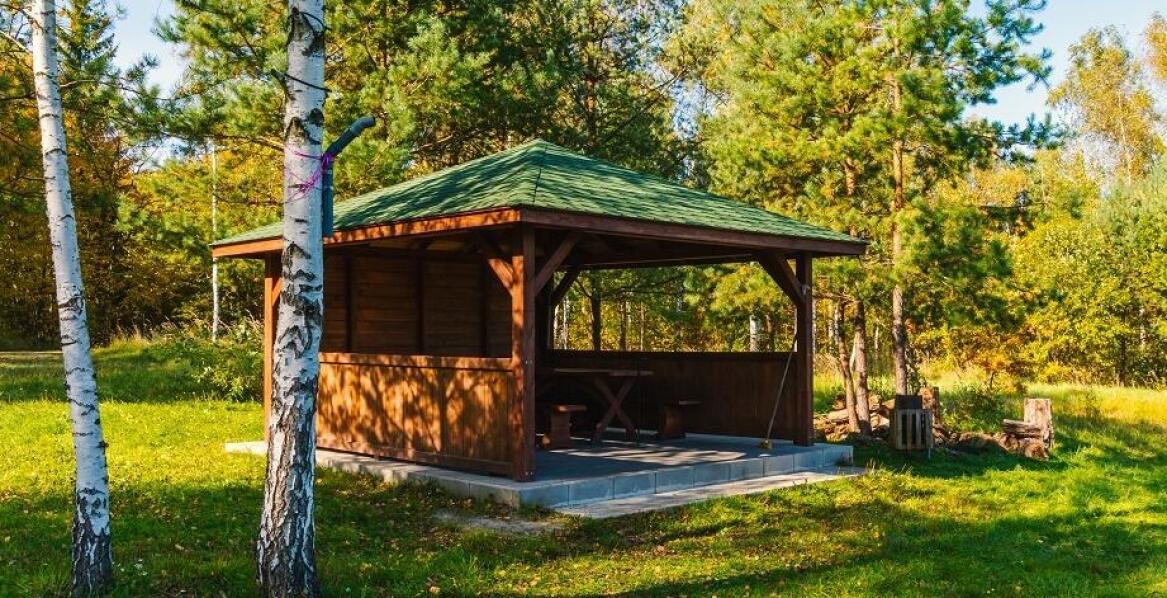 Jak altany drewniane z bali mogą zwiększyć wartość Twojej posesji?