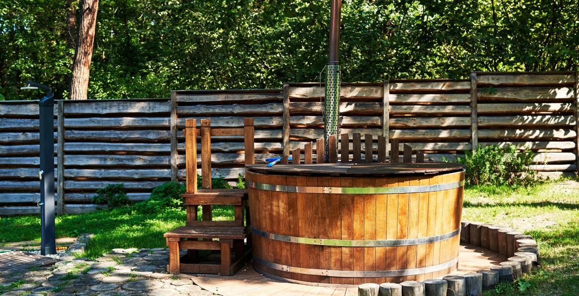 Der Vorteil eines Hottubs im Garten gegenüber traditionellen Pools – was sollte man wissen?