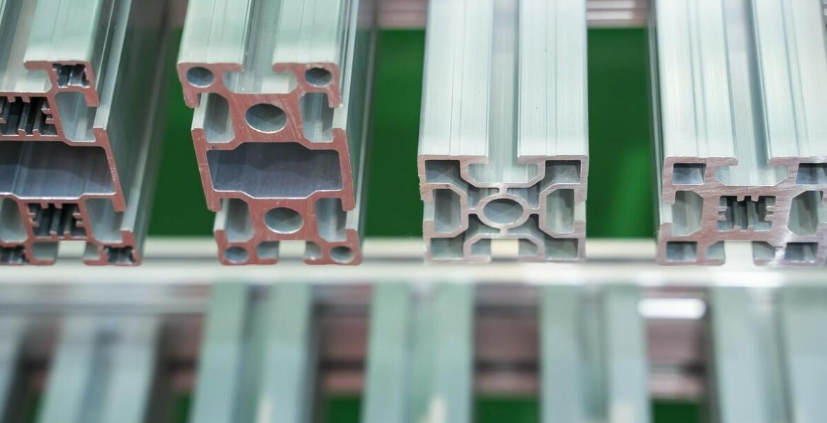 Jakie materiały gwarantują trwałość drabin aluminiowych przegubowych?