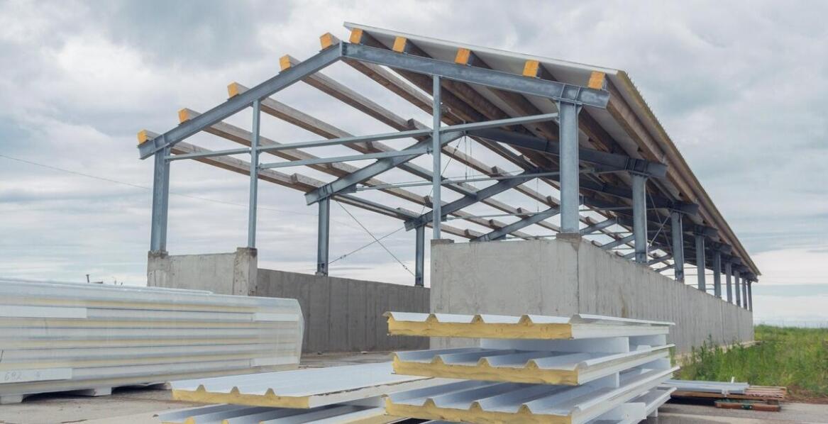 Efektywność energetyczna hal stalowych dzięki nowoczesnym materiałom izolacyjnym