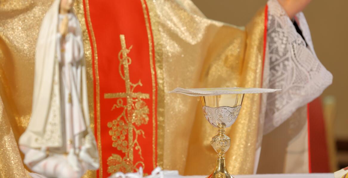 The Significance of Embroidery on Mitres: What You Need to Know