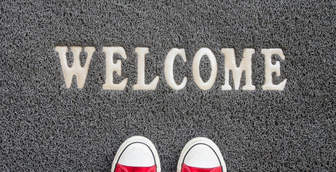 How Do Entrance Mats with Logo Impact Cleaning Efficiency?