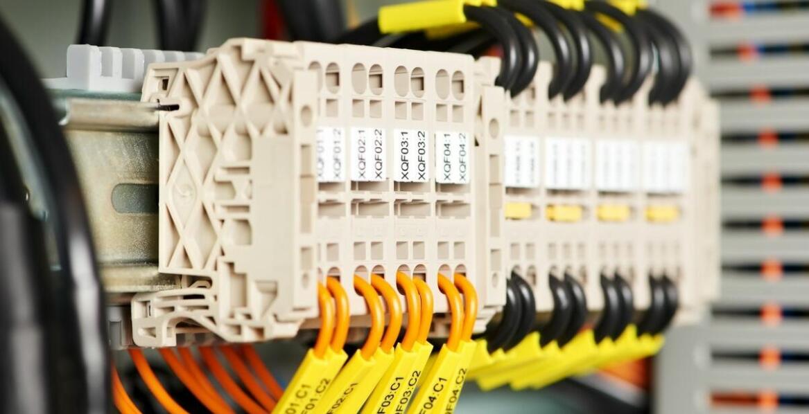 Elektrische Schaltanlagen: Auswahl der richtigen Komponenten für Ihren Betrieb