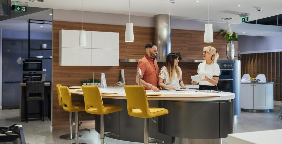 Was sind die Schlüsselaspekte der Haltbarkeit in der Produktion von Hotelmöbeln?