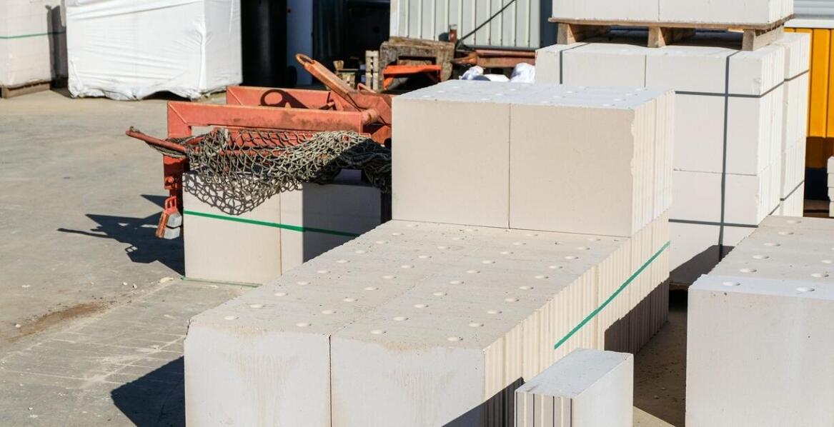 Jak jakość stopni włazowych wpływa na bezpieczeństwo pracy w studniach?