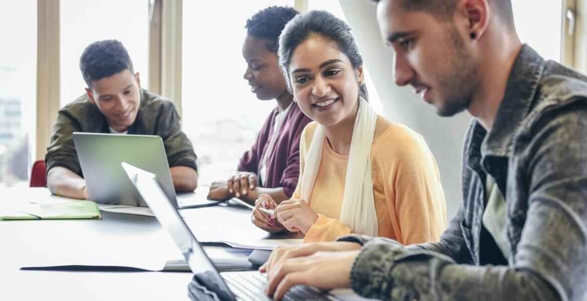 Jakie są kluczowe elementy sukcesu na zdalnych studiach MBA?