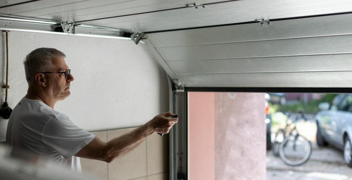Serwis bram garażowych jako sposób na przedłużenie ich żywotności