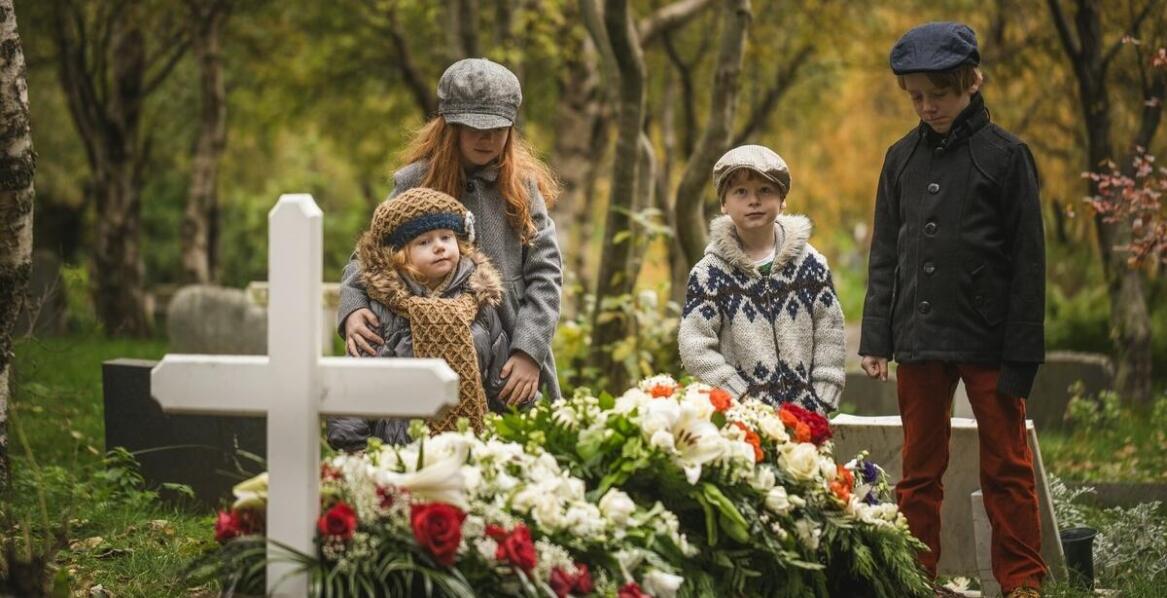 Jak zakład pogrzebowy może pomóc w dopełnianiu formalności po śmierci bliskiej osoby?