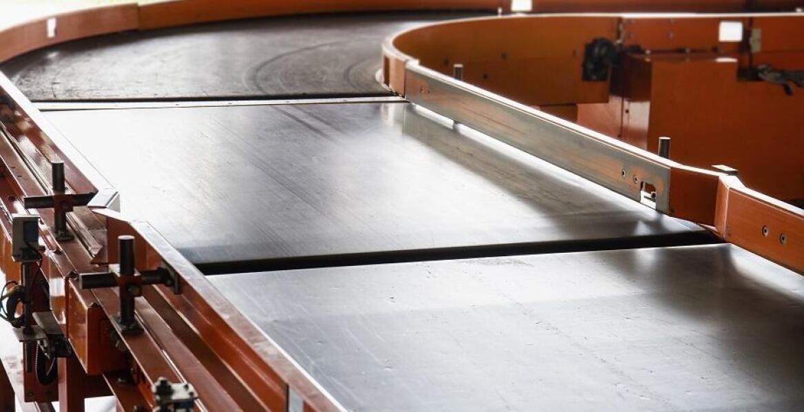 Jakie znaczenie mają taśmy przenośnikowe w różnych sektorach przemysłu?