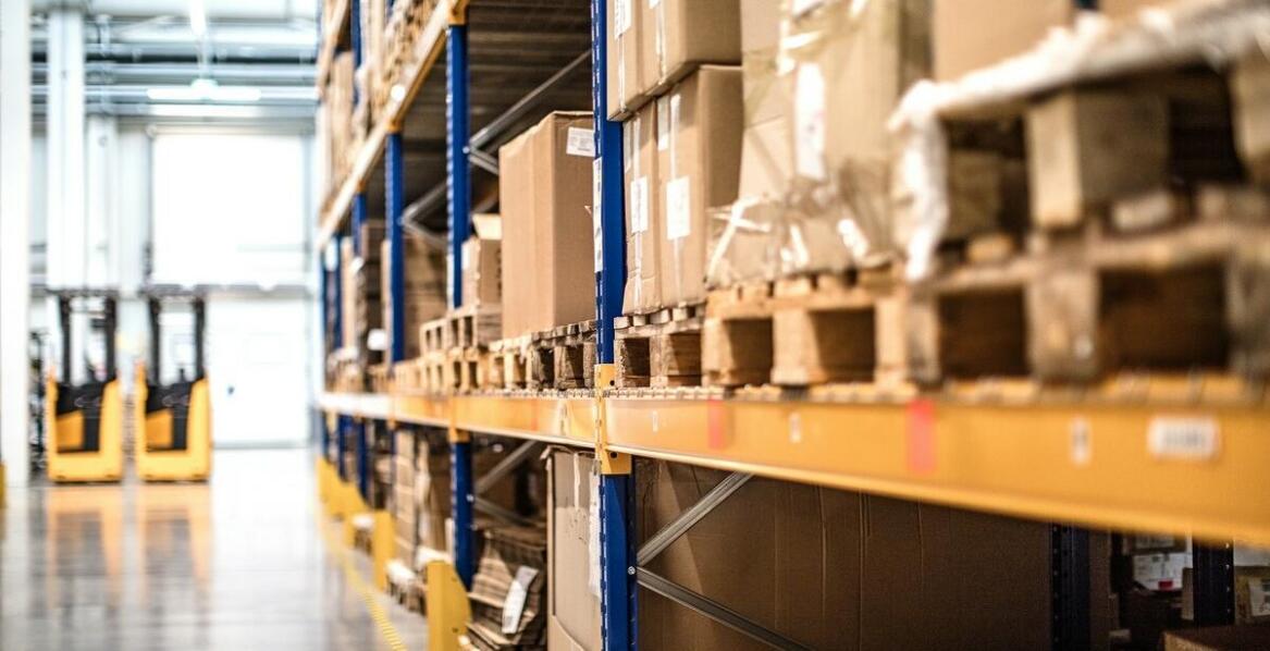 Jak często powinien być przeprowadzany techniczny przegląd regałów magazynowych?