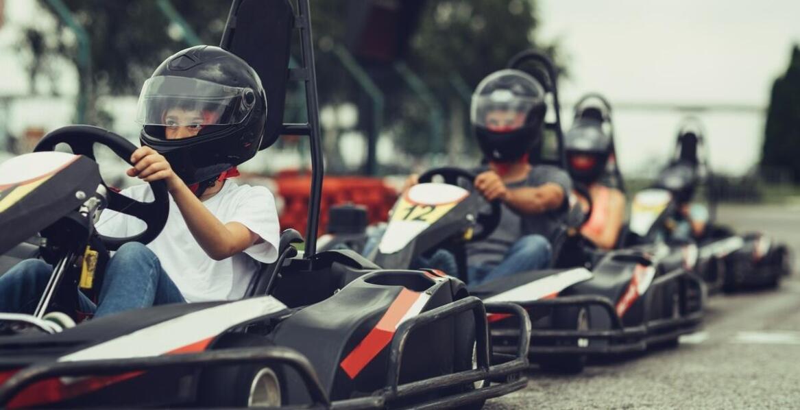 Jak bezpiecznie korzystać z gokartów podczas zawodów kartingowych?