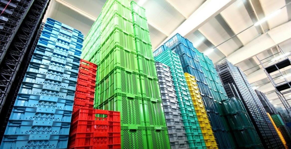 Jak kolorowe pojemniki warsztatowe mogą poprawić estetykę miejsca pracy?