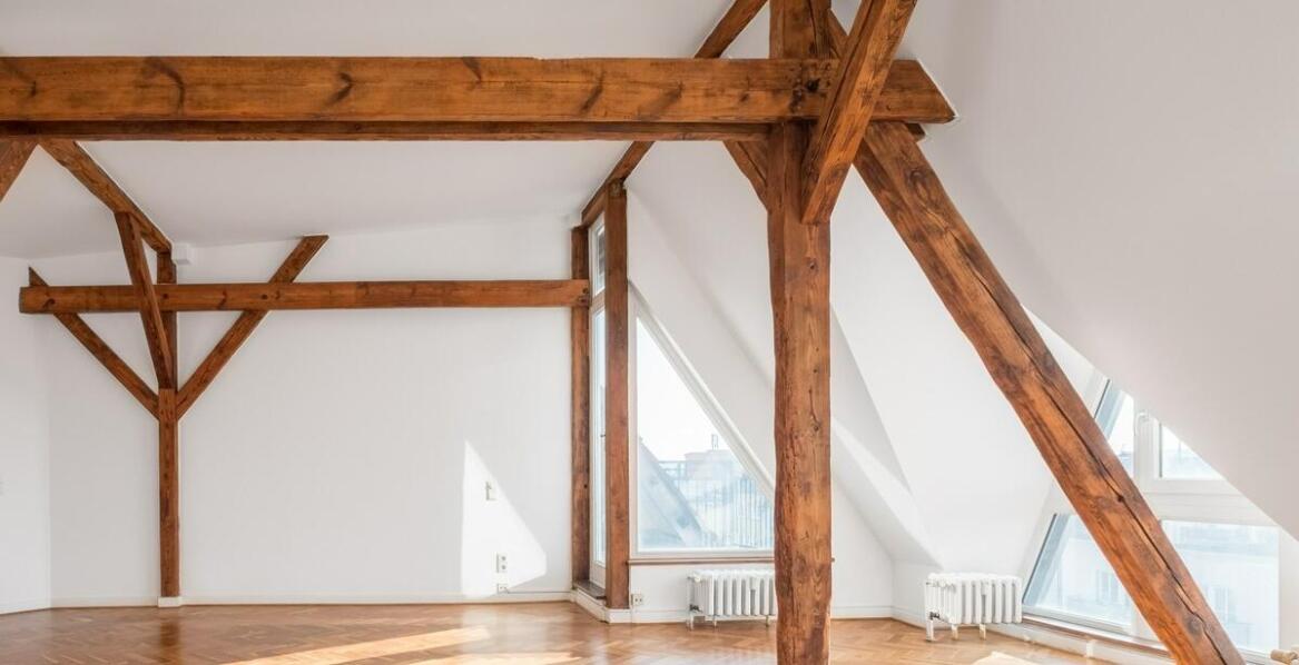 Wie kann ein Dachgeschossausbau nach Maß die Funktionalität des Raumes erhöhen?