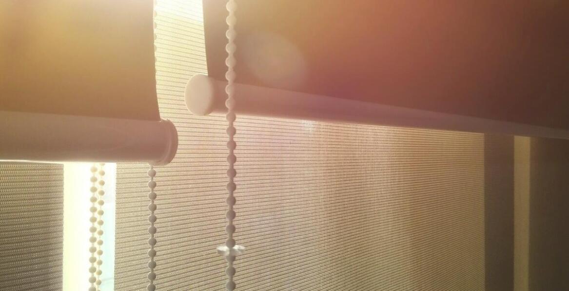 W jaki sposób rolety zewnętrzne zapewniają prywatność mieszkańcom?