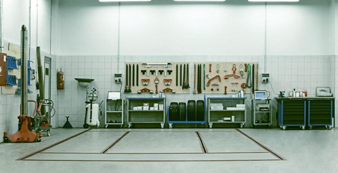 Nowoczesne technologie w wagach samochodowych najazdowych – co oferuje producent?