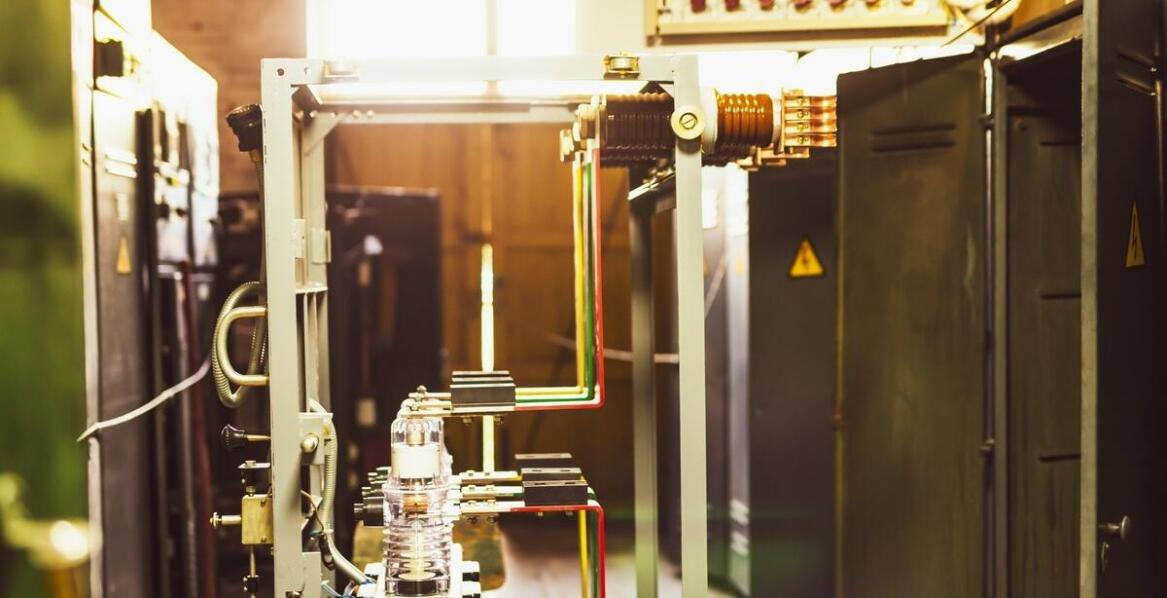 Naprawa zgrzewarek a zapewnienie ciągłości produkcji – kluczowe aspekty