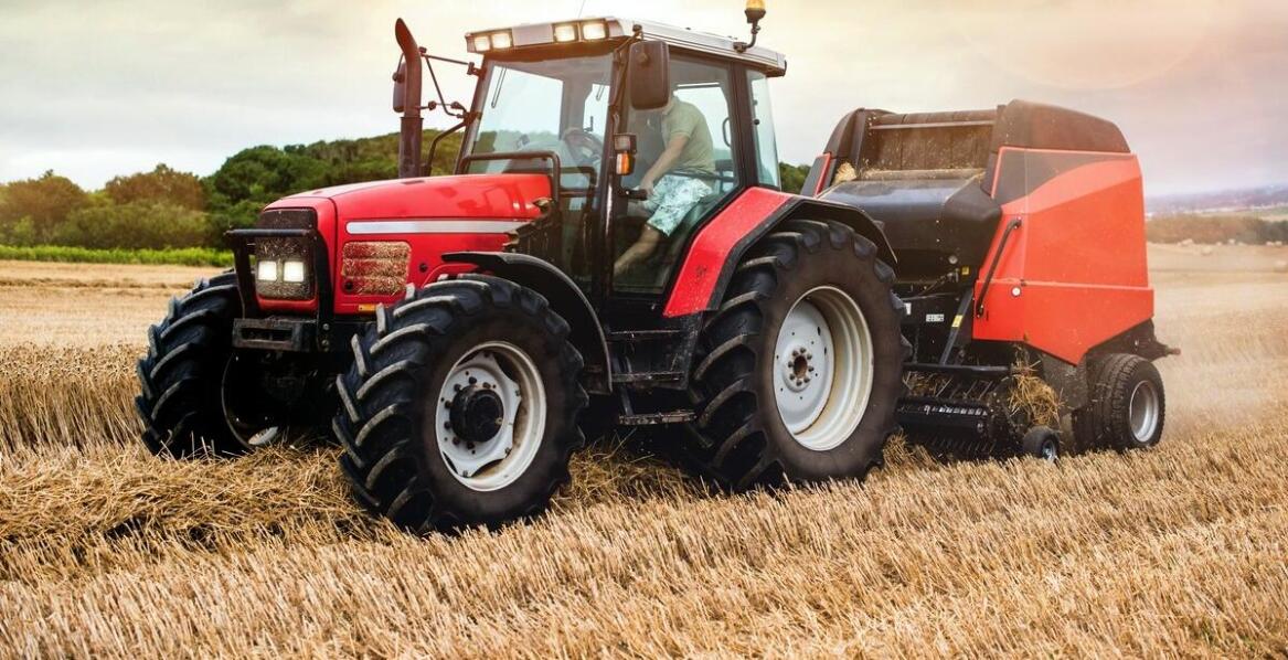 Porównanie wydajności różnych modeli brykieciarek do słomy