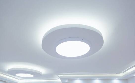 Jakie są kluczowe korzyści z montażu instalacji oświetleniowych przez specjalistów?