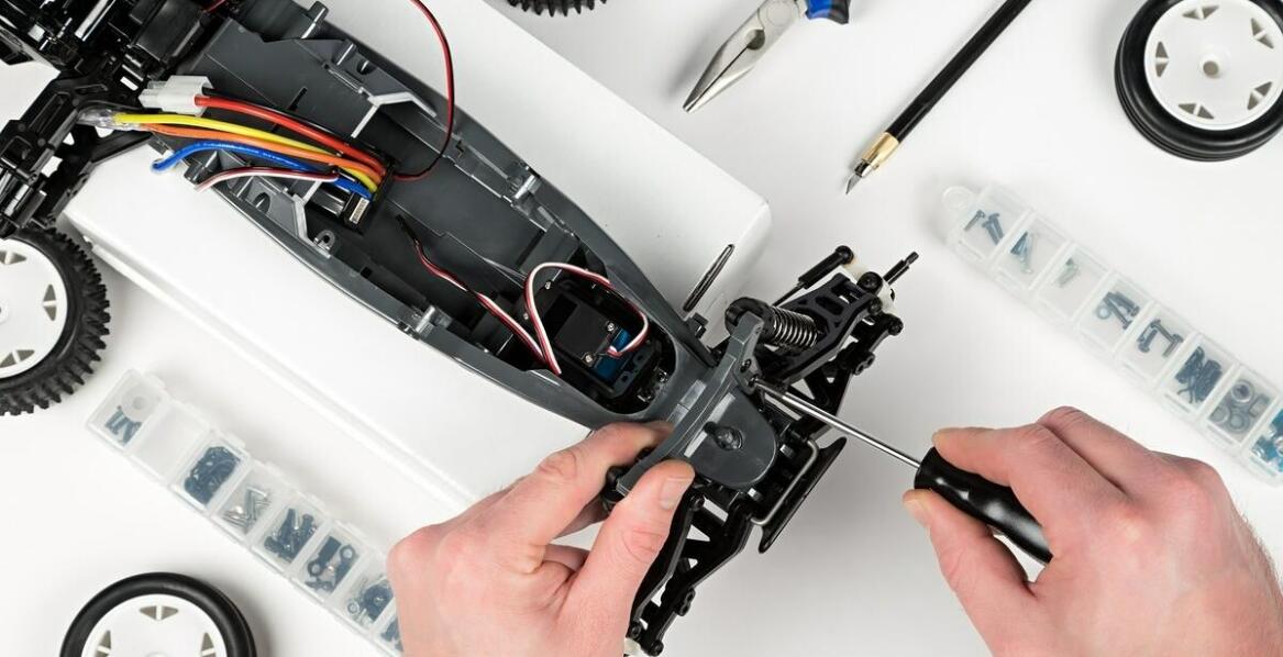 Zamek do drzwi harmonijkowych – jak wpływa na trwałość i niezawodność?