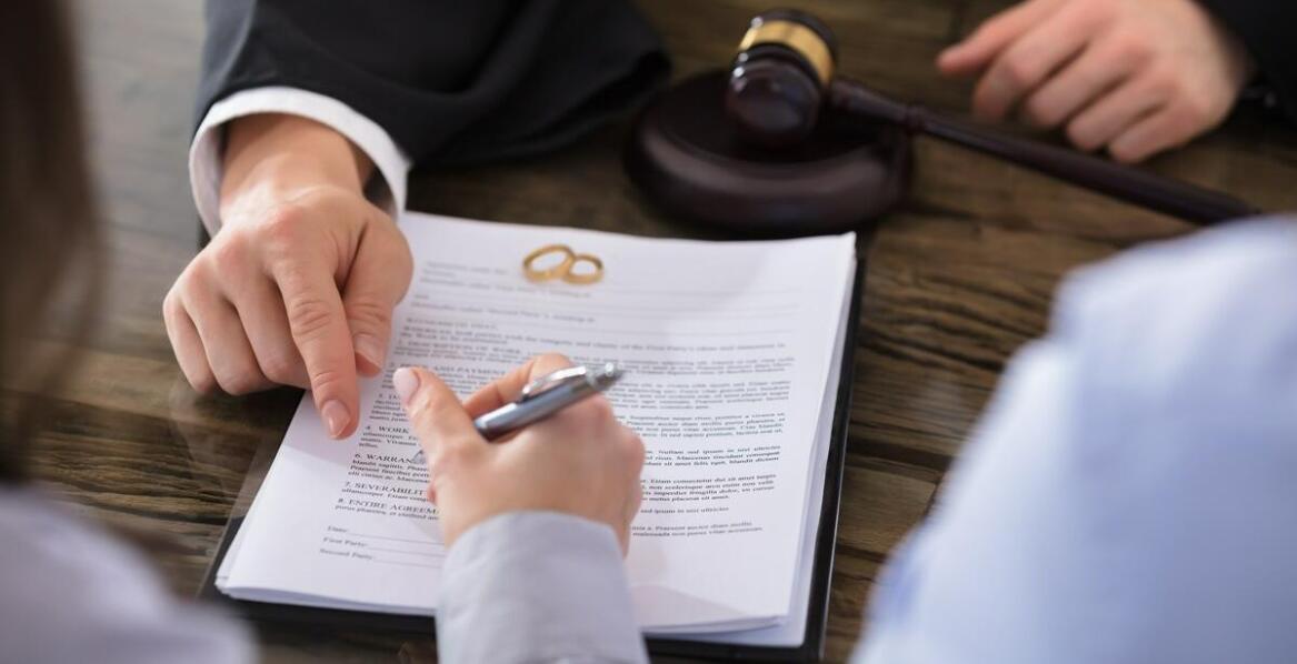 Wpływ rozwodu na obowiązek alimentacyjny – rola adwokata