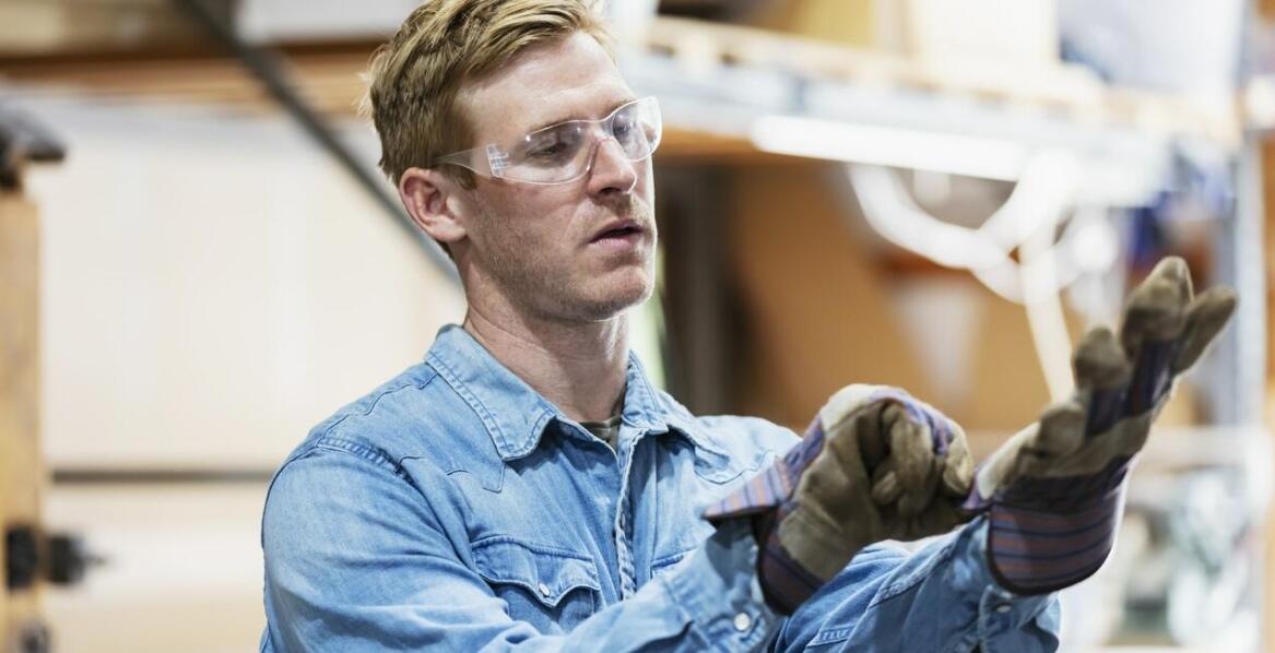 Ochrona rąk przed przecięciami – jakie rękawice robocze wybrać?