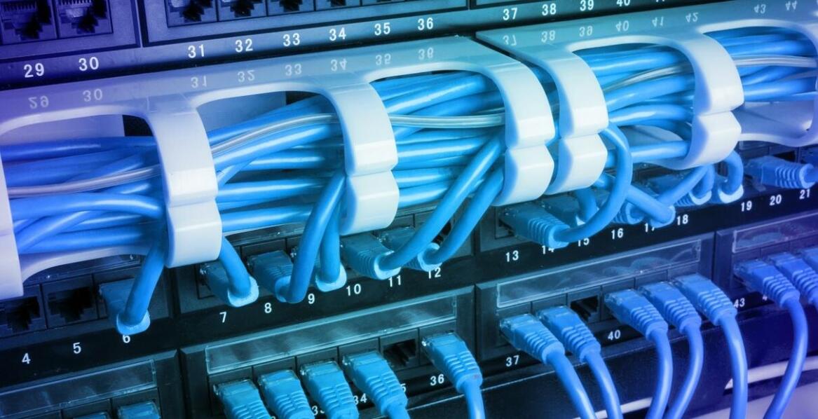 Jakie narzędzia wspierają budowę sieci teleinformatycznych dla biznesu?