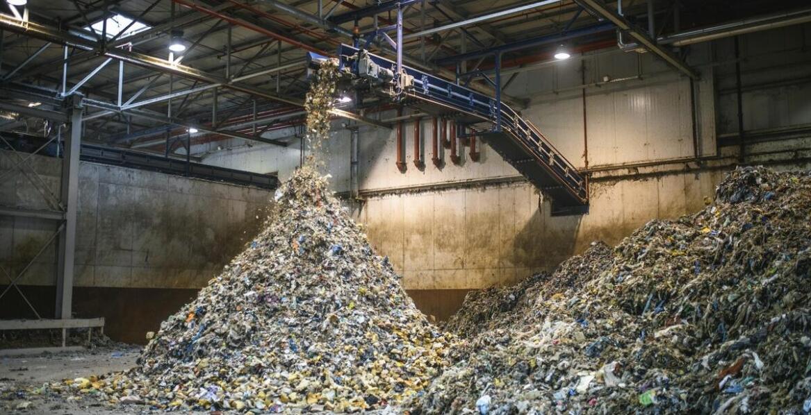 Jak proces recyklingu wpływa na efektywność gospodarki odpadami na Śląsku